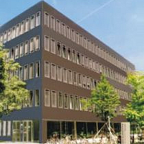 Frontansicht des Gebäudes des LRZ in der Barer Straße 21