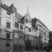 Schwarz-Weiß Foto des Haus Linpruns in der Burgstraße 5, München